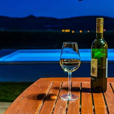 Villa Charming With Private Pool Drniš
