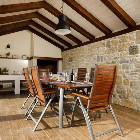 Charming With Private Pool