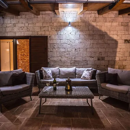 Charming With Private Pool *