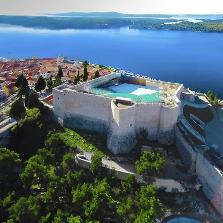 Charming With Private Pool *