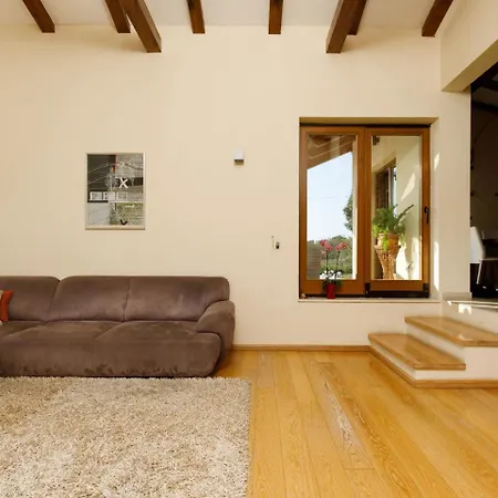 Lujo Villa *