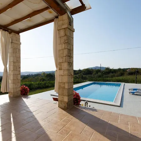 Charming With Private Pool * Drniš