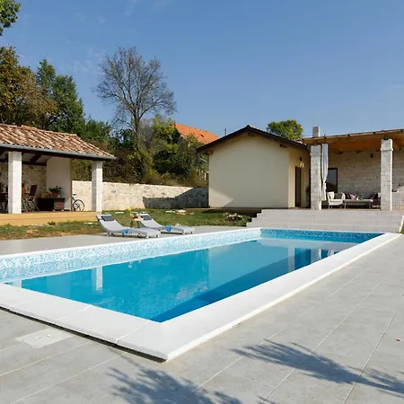 Charming With Private Pool *